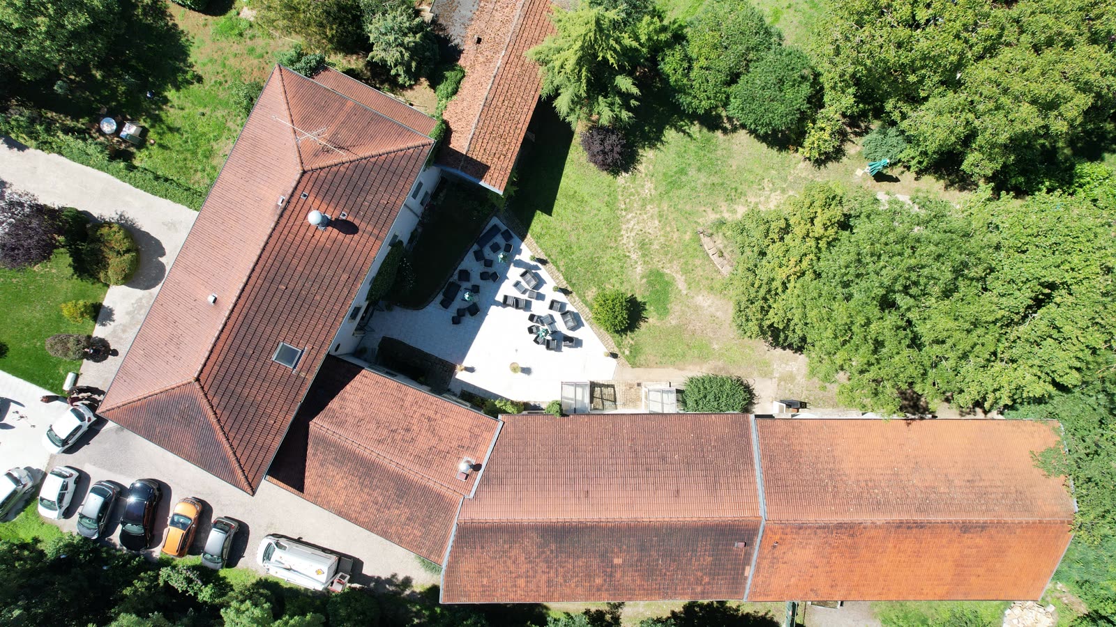 Toiture du restaurant La Ferme Sainte-Geneviève, Dommartemont (54) — avant intervention